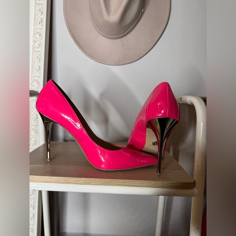 Neon bright pink faux leather pumps